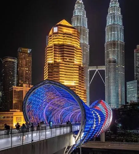 Legasi Kgbharu Ps4 Klcc View Next To Klcc & Train