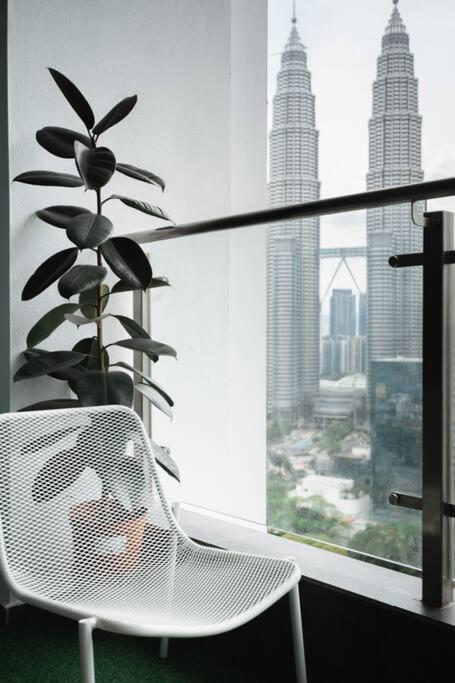 Legasi Kgbharu Ps4 Klcc View Next To Klcc & Train Pangsapuri *